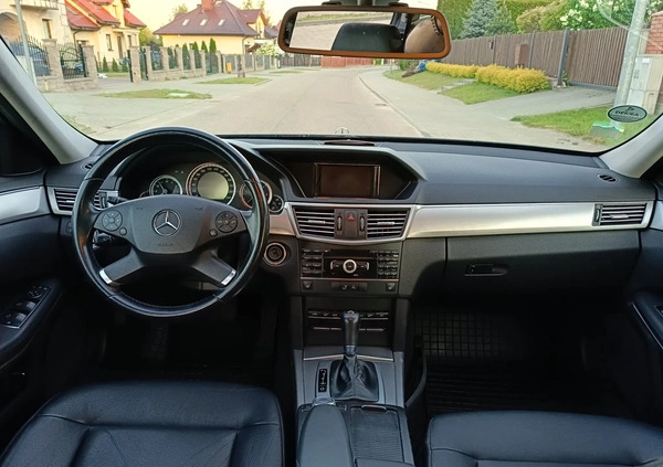 Mercedes-Benz Klasa E cena 40900 przebieg: 242000, rok produkcji 2011 z Nidzica małe 704